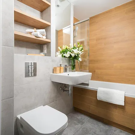 Appartement Juicy For 2-3 In The Buzzing Centre Of Metro Station Warschau