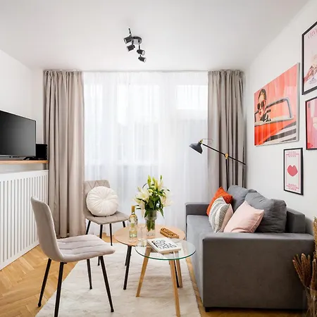 Juicy For 2-3 In The Buzzing Centre Of Metro Station Διαμέρισμα Βαρσοβία