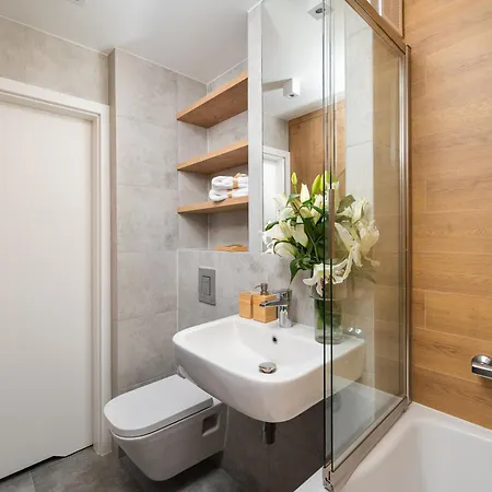 Juicy For 2-3 In The Buzzing Centre Of Metro Station Appartement Varsovie