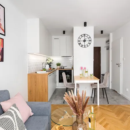 Juicy For 2-3 In The Buzzing Centre Of Metro Station Appartement Varsovie